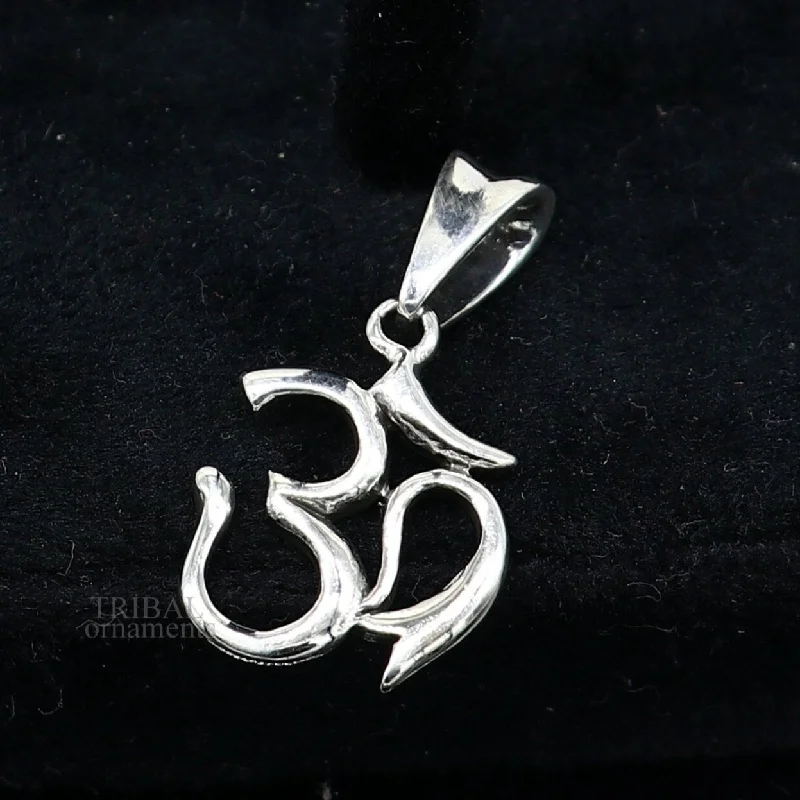 925 sterling silver handmade Hindu mantra 'Aum' OM pendant, amazing stylish unisex pendant personalized jewelry tribal jewelry ssp1675