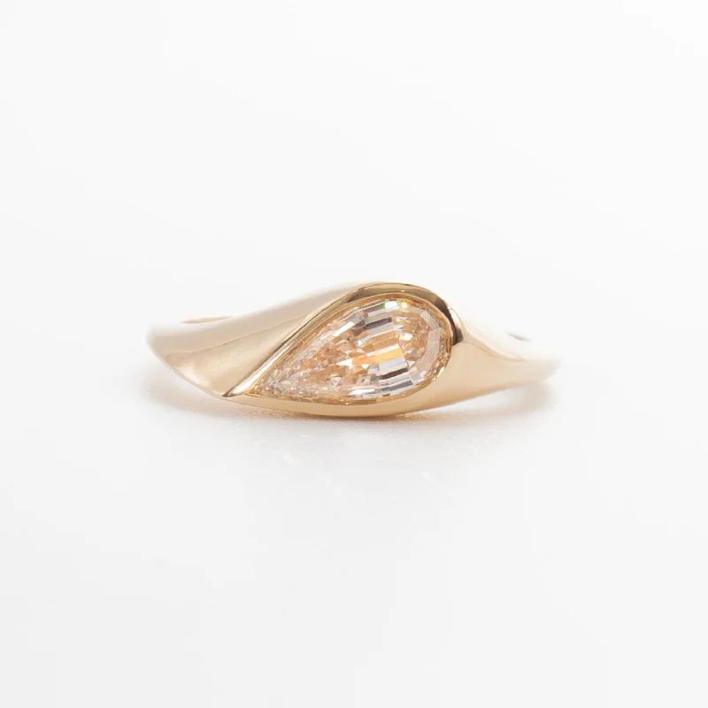 1.05 ct Lab-Grown Step-cut Pear Diamond Elation Signet Ring