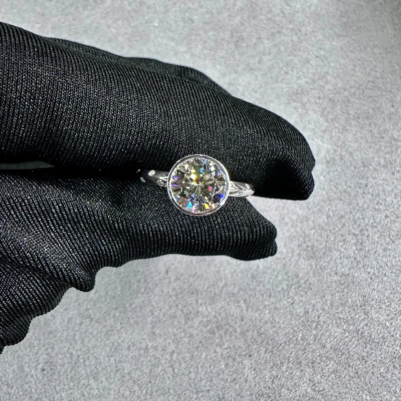 14kt 1.52CT K VS2 Round Brilliant Cut Diamond Bezel Set